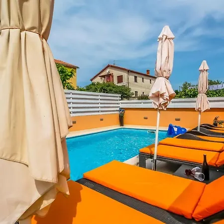 Villa Vesna With Pool In Pula Area